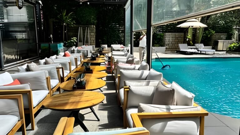 Indoor vs Rooftop Dining